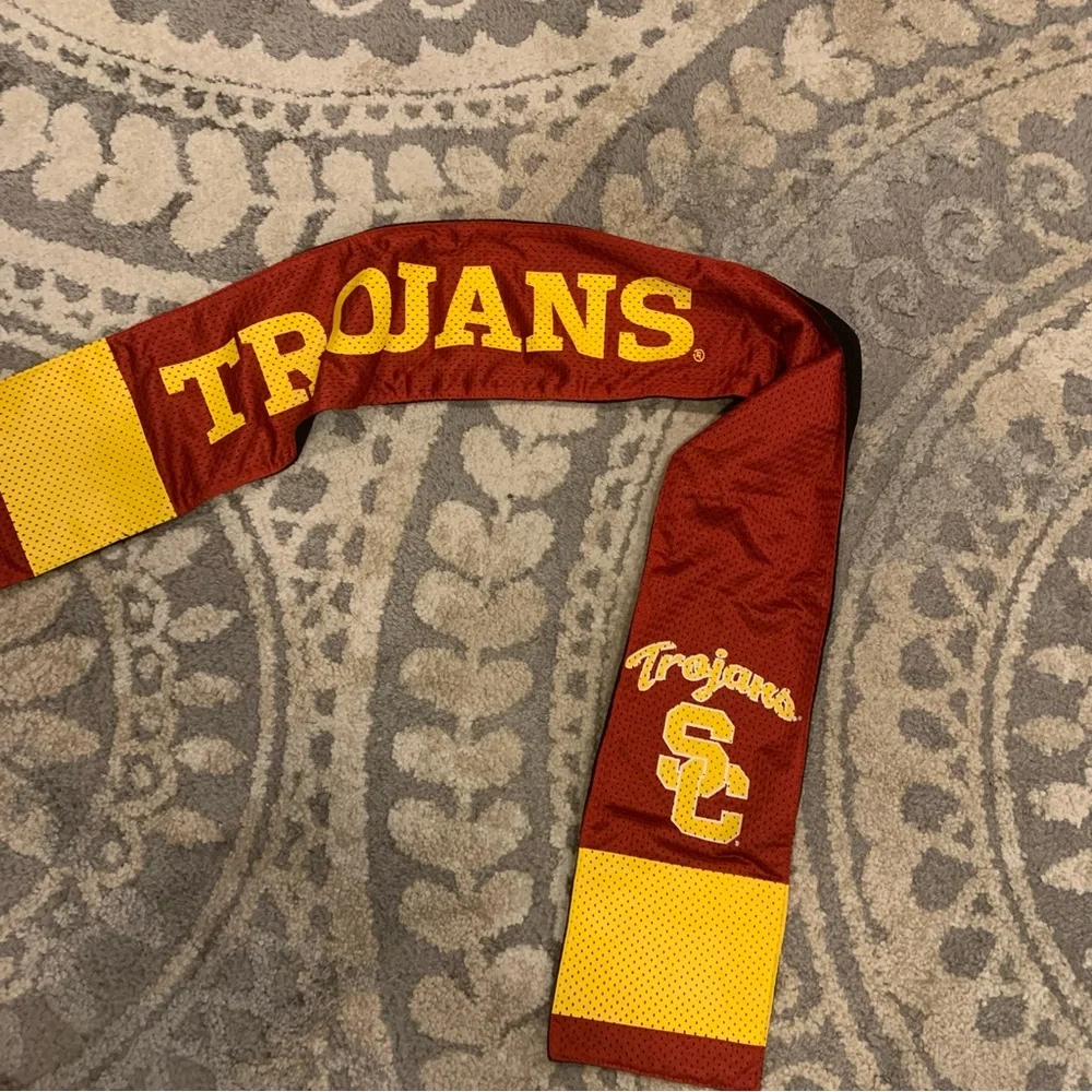 USC‎ Trojans Scarf with Inside Zipper Pocket MVF Brand By Littlearth Adult OSFA